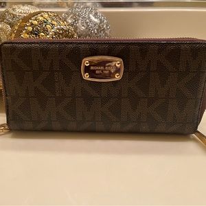 Michael Kors accordion wallet